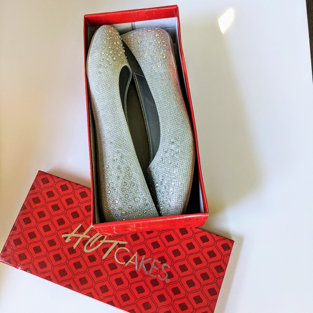 Hot Cakes silver Sparkly never worn flats